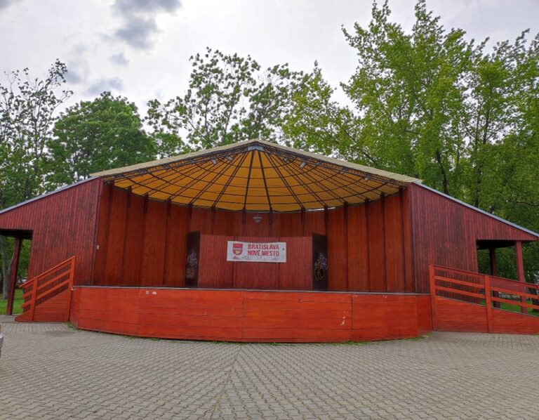 PVC opláštenie altánku alebo terasy – realizácia LuxPlachty